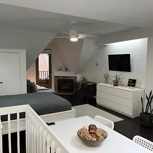 Apartment Bright, Private, Peaceful With Retail Conveniences Steps Away, Toronto