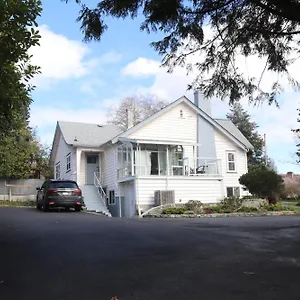 Gorge Waterway Vacation Victoria