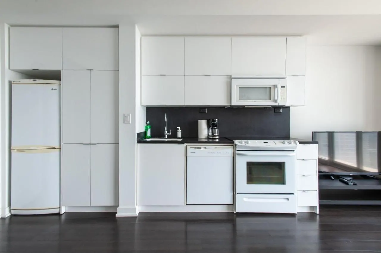 Perfectly Downtown With Free Parking Apartment Toronto