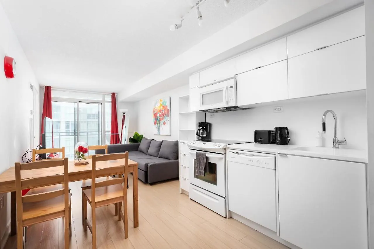 Perfectly Downtown With Free Parking Apartment Toronto